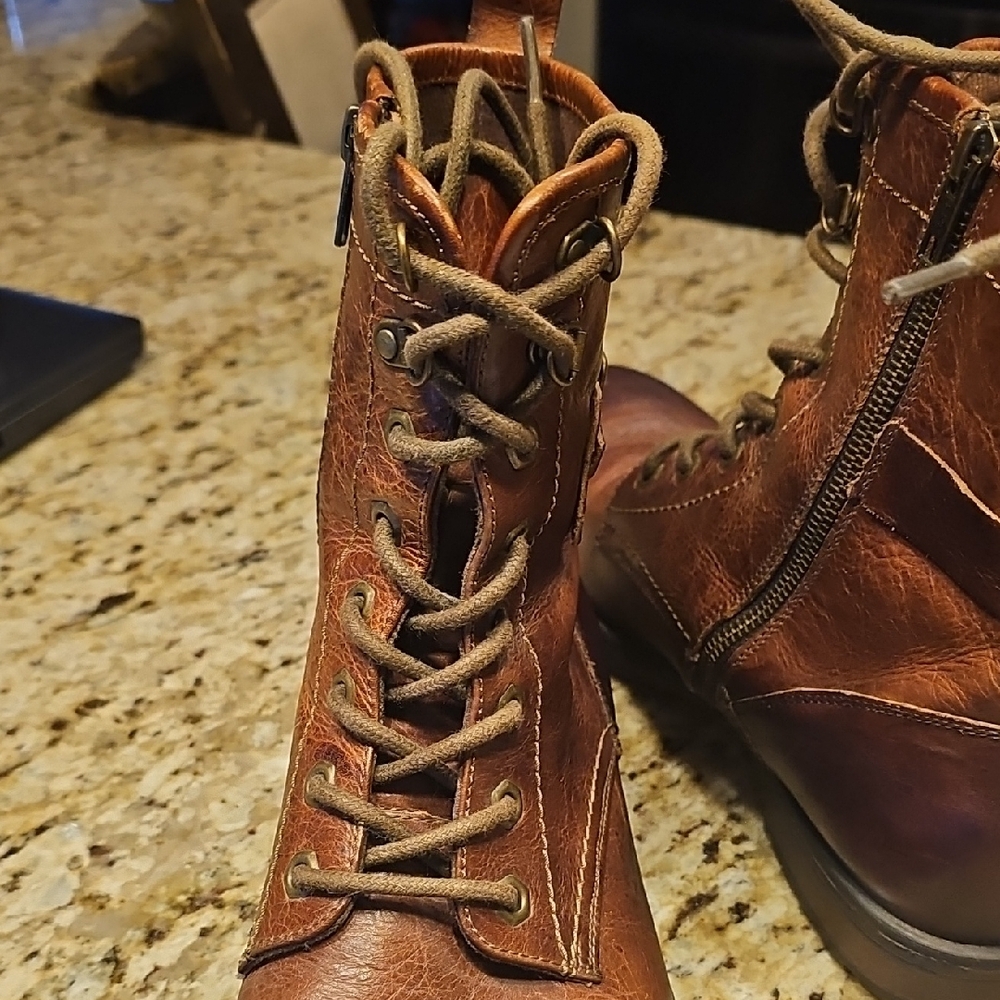 Rugged Men's Leather Lace-Up Boots - Picture 6 of 8